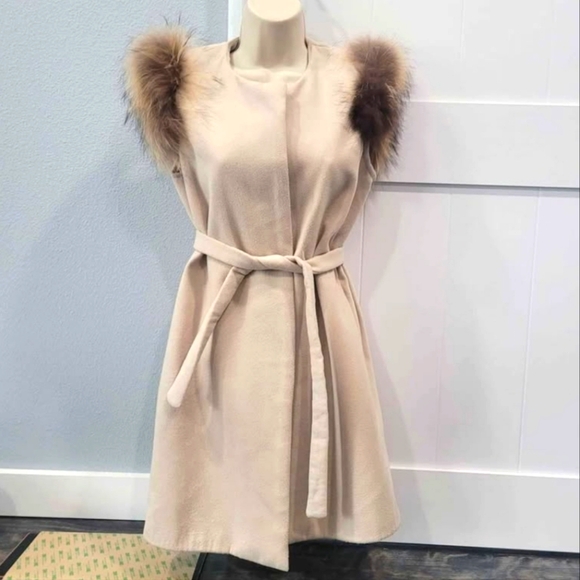 Vest with fur sleeve - Picture 1 of 3